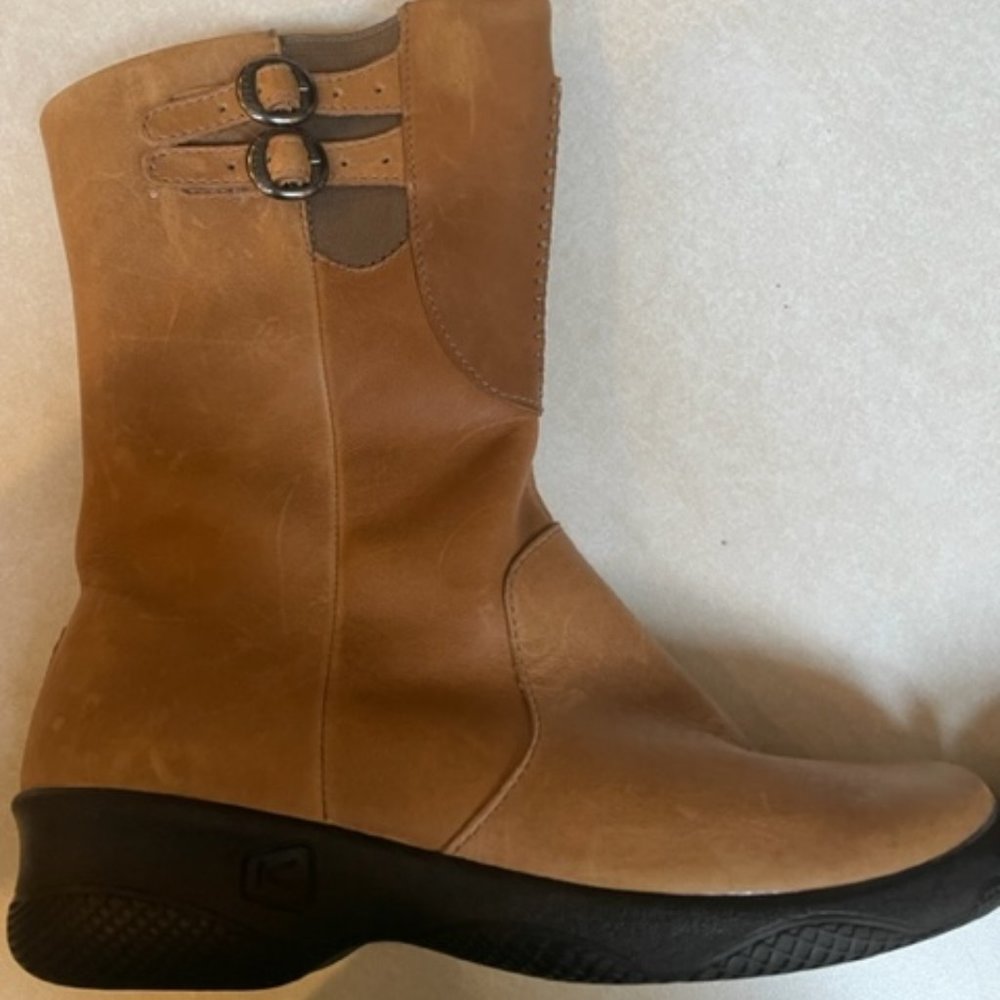 Women's Keen Baby Bern Boot Oatmeal Size 9.5 US